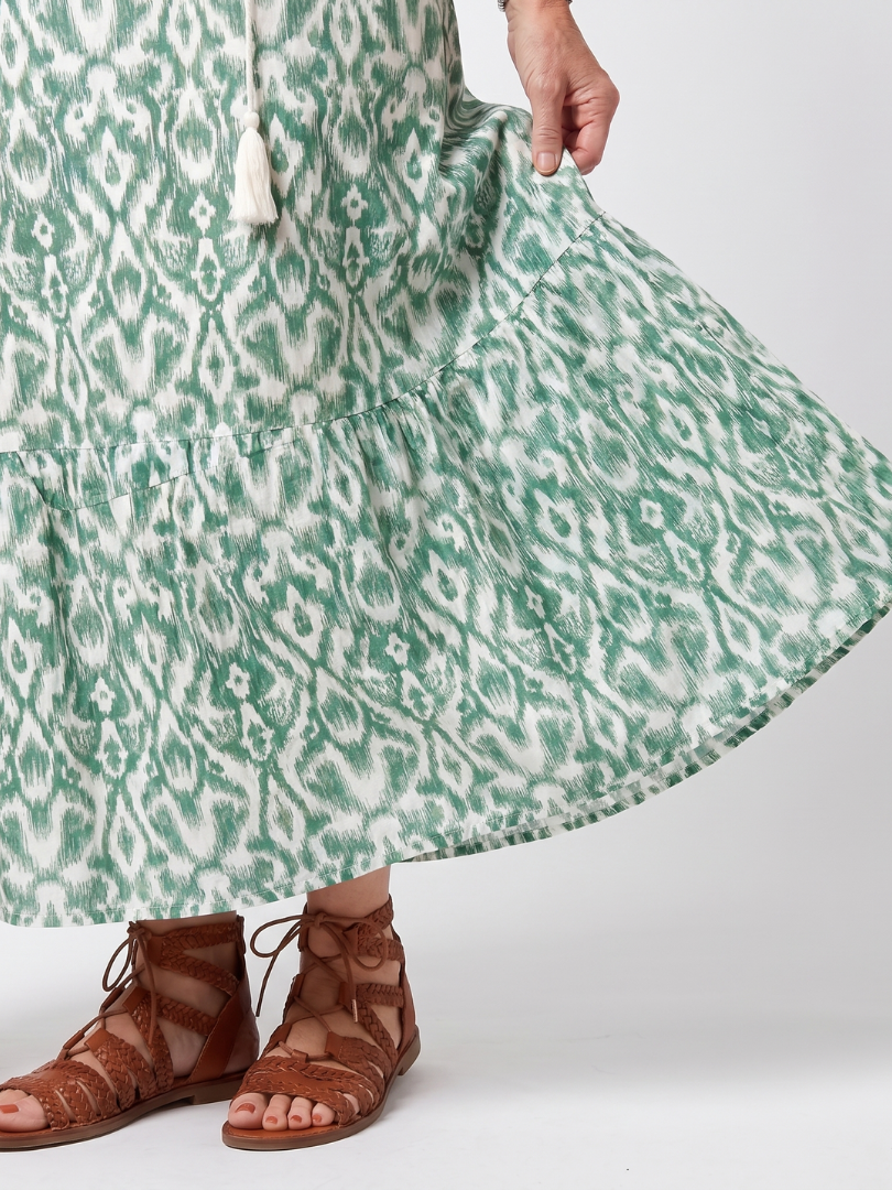 Ilaira | V-Neck Pom-Pom Pattern Midi Dress