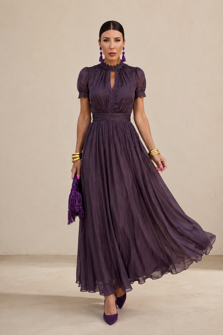 Cayetana | Robe longue aubergine à col montant et manches bouffantes