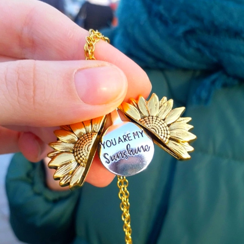 Collier tournesol « Tu es mon rayon de soleil ».