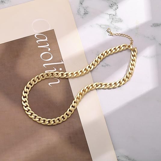 Collier en or minimaliste