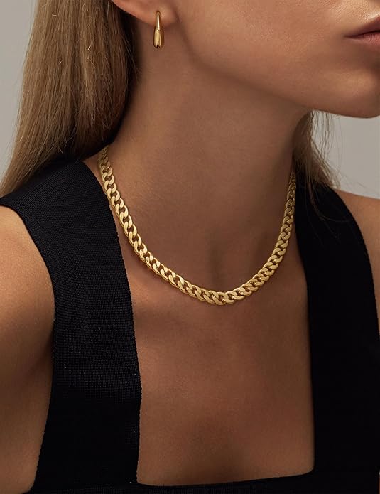 Collier en or minimaliste