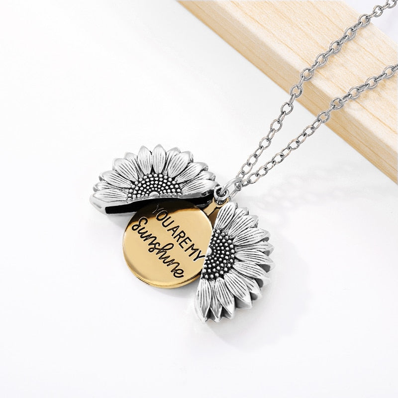 Collier tournesol « Tu es mon rayon de soleil ».