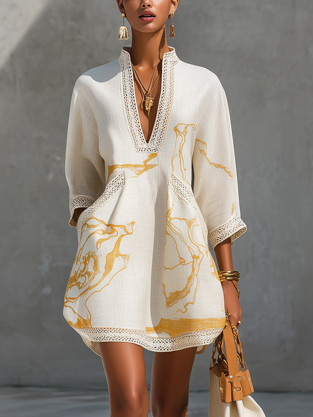 Alissa | Robe mini en crochet noir et or