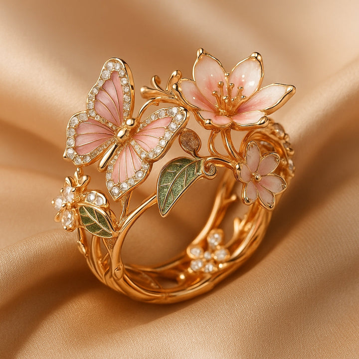 Bague avec zircones et motif papillon