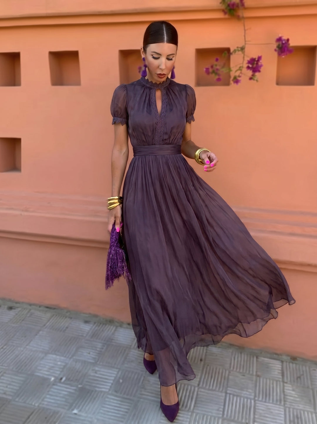 Cayetana | Robe longue aubergine à col montant et manches bouffantes