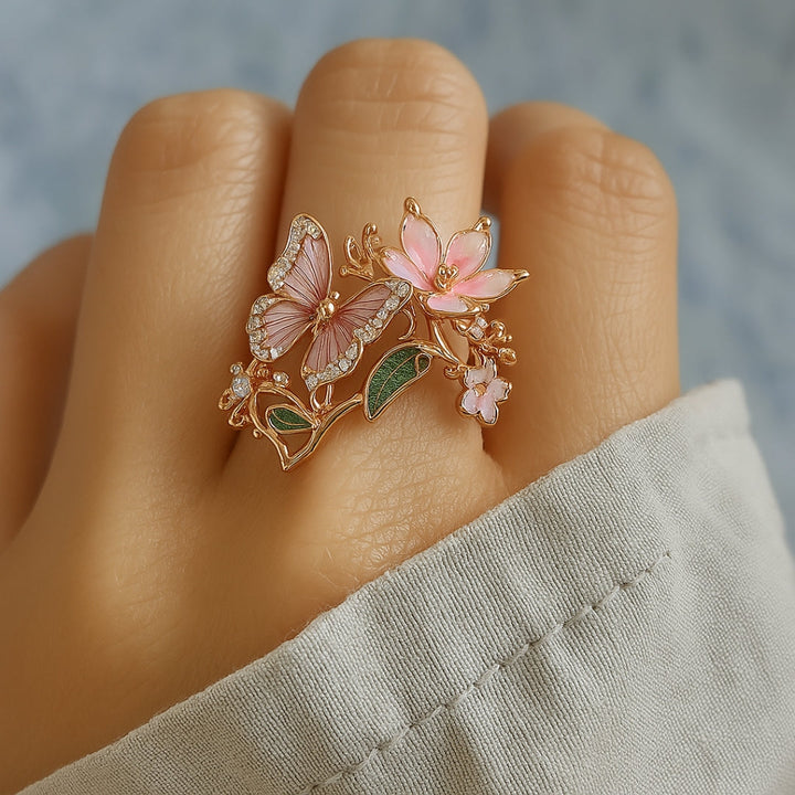Bague avec zircones et motif papillon
