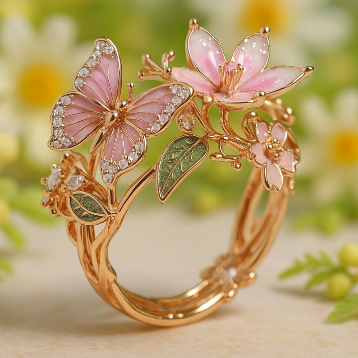 Bague avec zircones et motif papillon