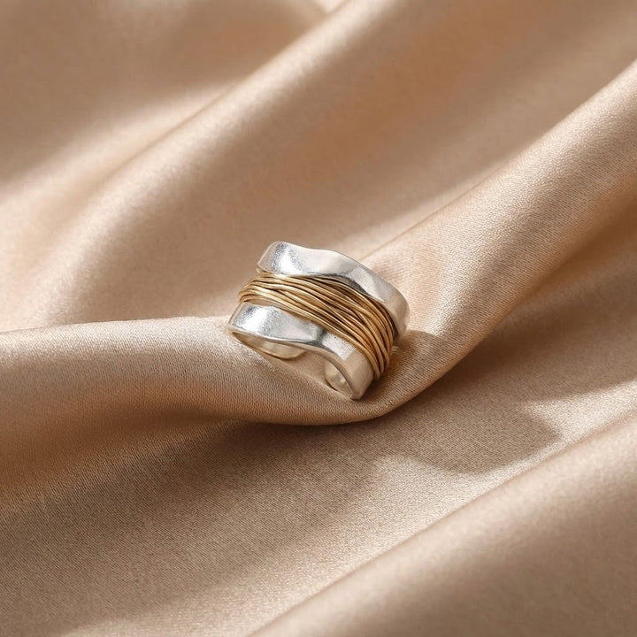 Bague en fils d'argent et d'or