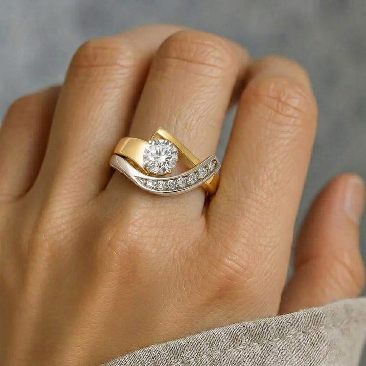 Bague Vintage Irrégulière en Or et Argent avec Zircone