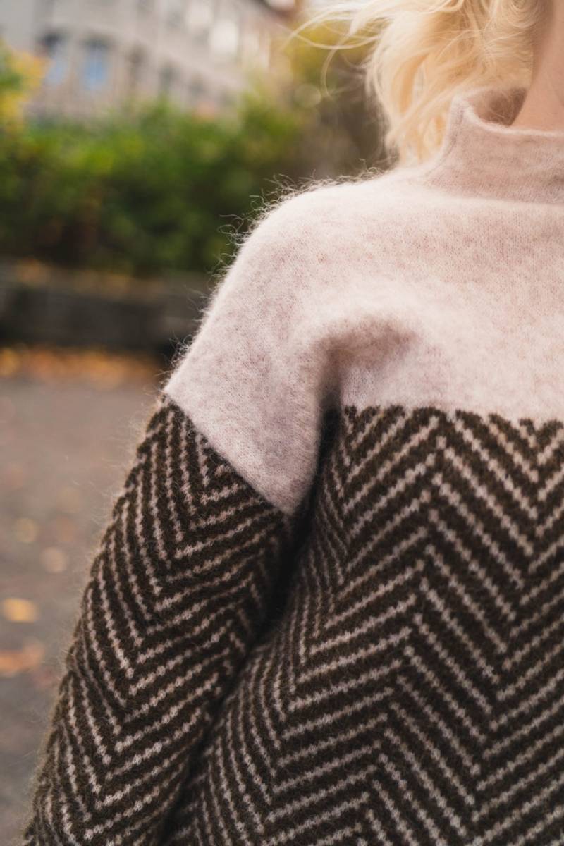 Adeline | Fine-Knit Herringbone Turtleneck